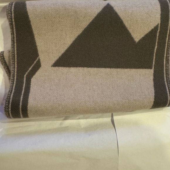 Hermes  Cashmere muffler new - Picture 4 of 6